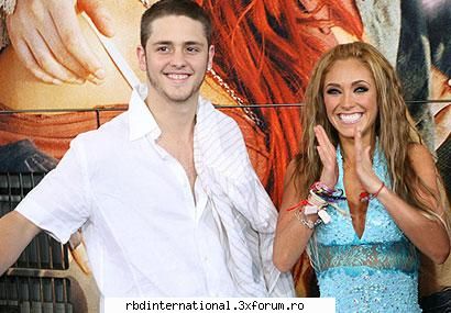 le-r sta bine impreuna :nod: anahi si