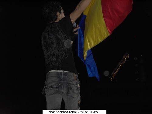 RBD in Romania-poze - Poncho.....din nou cu steagul Romaniei! - RBD in Romania2007