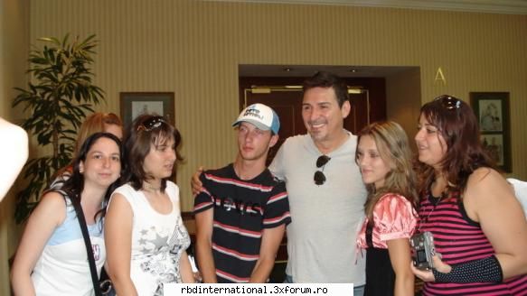RBD in Romania-poze - Pedro Damian cu fanii - RBD in Romania2007