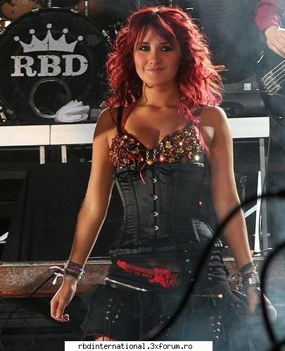 Tinuta zilei - imi pashe e super - Dulce Maria