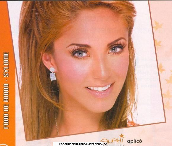 Tinuta zilei - para la revista Avon\ - Anahi