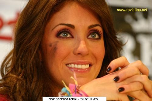 *** any a avut parul roz?*** - in nikiun caz anahi nu are parul roz :x ..si va - Anahi