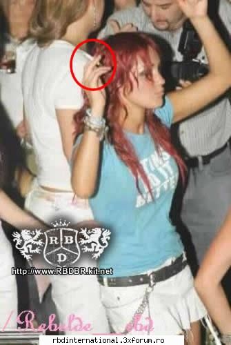 membrii trupei fumeaza....totzi!!!!! - deyutza_anahilove - RBD