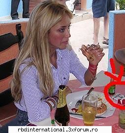 membrii trupei fumeaza....totzi!!!!! - a 9a e cu.....anahi!! - RBD