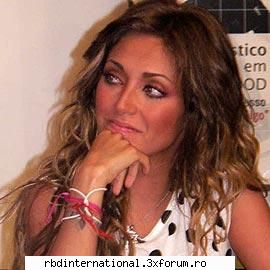 comentarii haioase any:ce crede poncho face aia?las vede cand vine acasa!