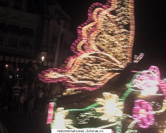 roxxxy_dulce-maria - nu prea clara imaginea...la disneyland (parada - Jurnale